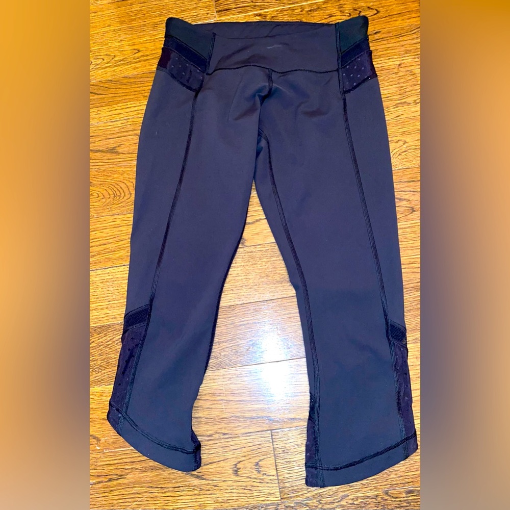 Lululemon Black Crop Size 6 Reflective Dots Mesh Zip Pocket